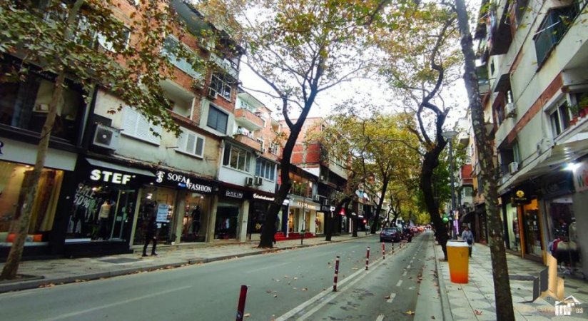 Tirane, shitet dyqan Kati 0, 90 m² 620.000 € (Myslym Shyri buze rruge)
