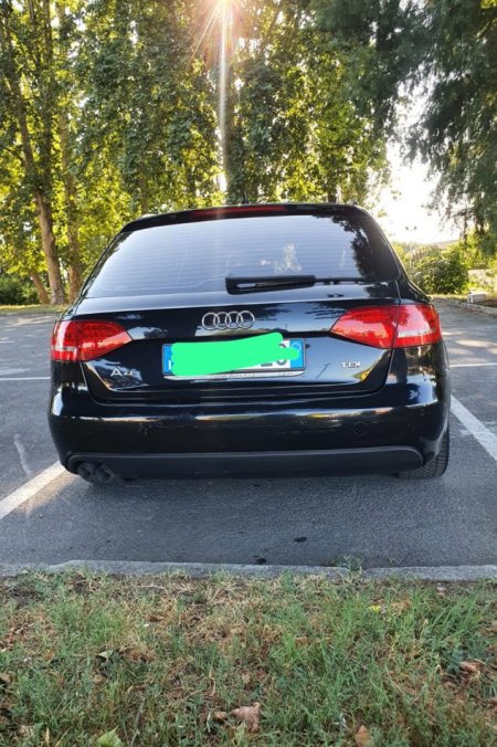 Tirane, shes makine Audi Nafte, e zeze manuale Kondicioner 240.000 km 10.500 €