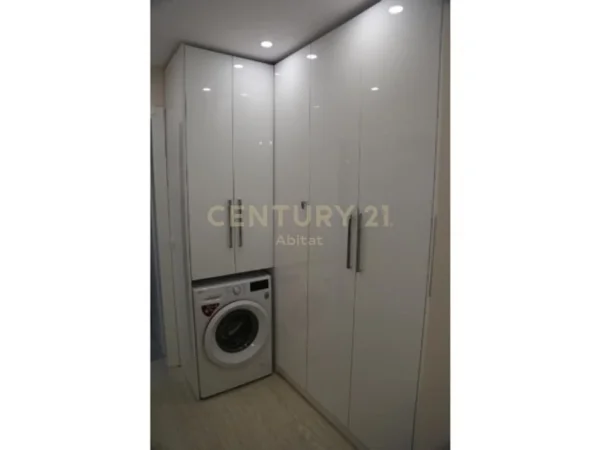 Tirane, jepet me qera apartament 1+1 Kati 3, 44 m² 575 € (Condor Centre)