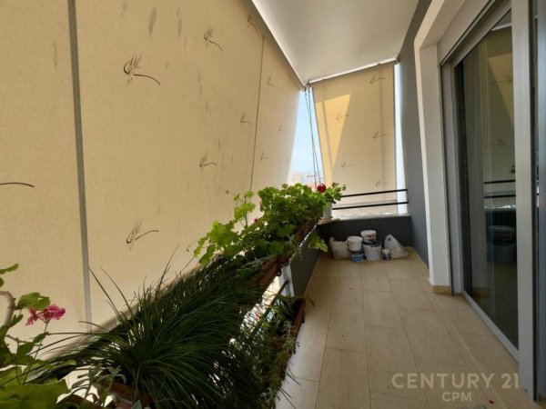 Tirane, jepet me qera apartament 3+1+Ballkon Kati 6, 120 m² 1.150 € 