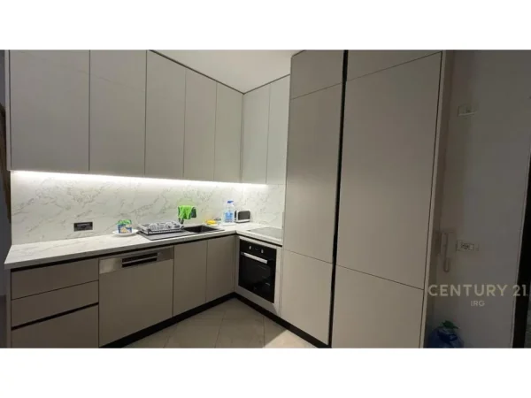 Tirane, jepet me qera apartament 1+1 Kati 9, 87 m² 1.000 € (Libri universitar)