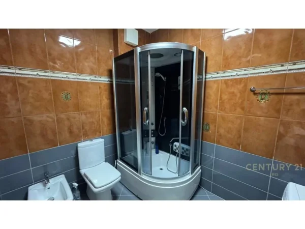 Tirane, jepet me qera apartament 1+1 Kati 9, 87 m² 1.000 € (Libri universitar)