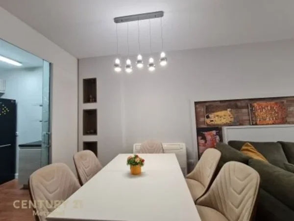 Tirane, jepet me qera apartament 1+1 Kati 2, 65 m² 800 € 