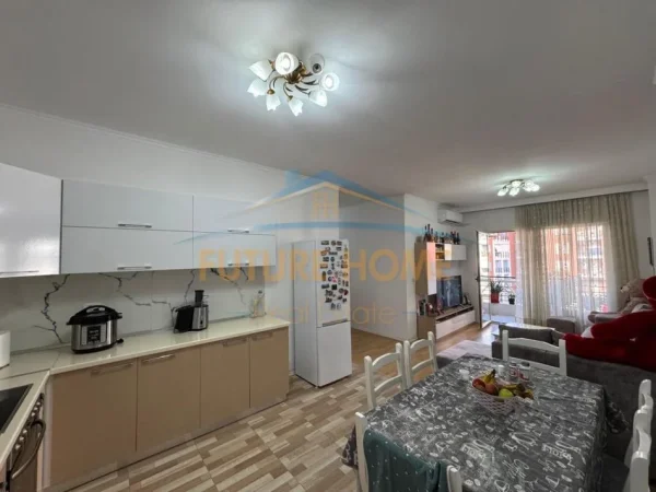 Tirane, shitet apartament 2+1+Ballkon Kati 4, 92 m² 195.000 € (Don Bosko)