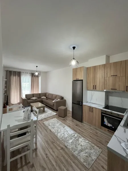 Tirane, jepet me qera apartament 1+1 Kati 3, 65 m² 450 € (Bulevardi migjeni Yzberisht)