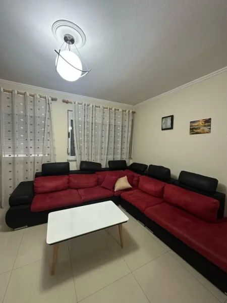 Tirane, jepet me qera apartament 1+1+Ballkon Kati 5, 350 € (Yzberisht Nela 6)