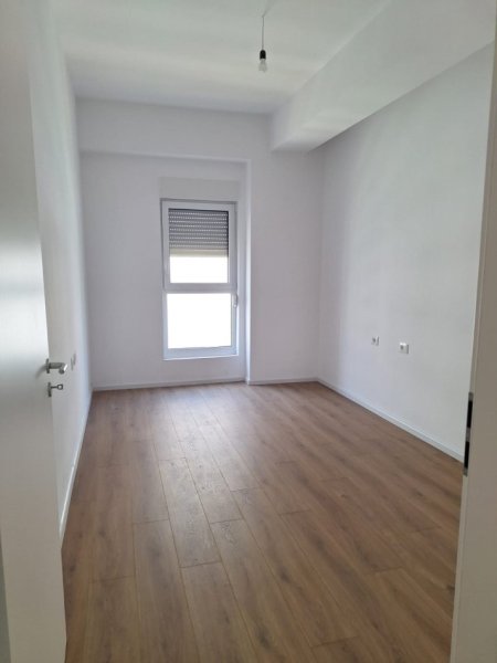 Tirane, jepet me qera apartament pjesërisht i mobiluar 2+1 Kati 4, 98 m² 370 € (KOMPLEKSI KAIMI, ALI DEMI) PA KOMISION