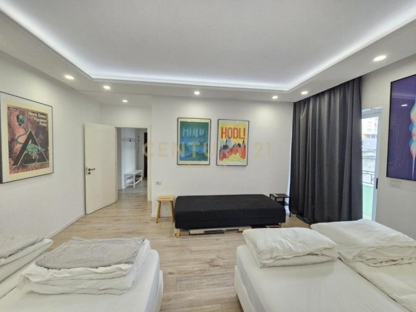 Tirane, jepet me qera ambjent biznesi Kati 3, 180 m² 2.000 € 