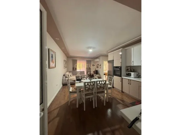 Tirane, jap me qera apartament 2+1+Ballkon Kati 6, 115 m² 700 € (Astir)