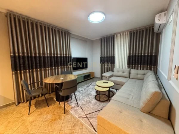 Tirane, jepet me qera apartament 1+1 Kati 7, 90 m² 600 € (Fresk)