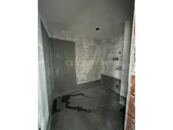 Tirane, shes apartament 1+1 Kati 2, 118 m² 142.000 € (Ish dogana)