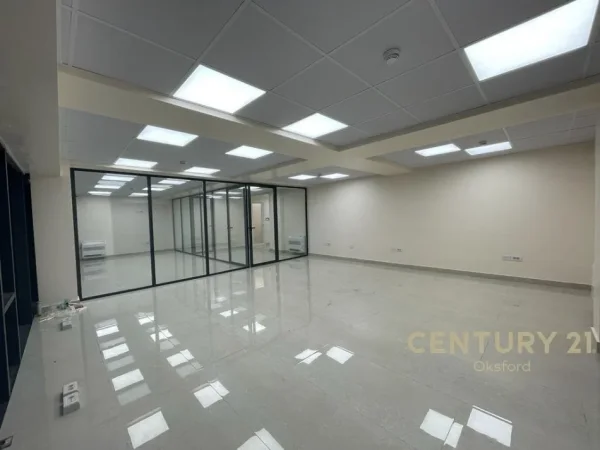 Tirane, jepet me qera ambjent biznesi Kati 3, 150 m² 2.200 € (Rruga e Elbasanit)