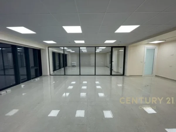 Tirane, jepet me qera ambjent biznesi Kati 3, 150 m² 2.200 € (Rruga e Elbasanit)