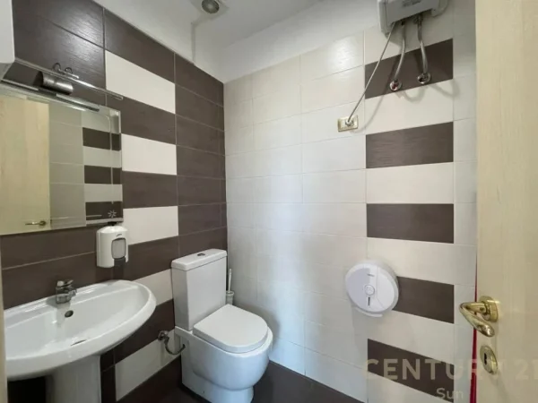 Tirane, jepet me qera ambjent biznesi Kati 3, 55 m² 1.500 € 