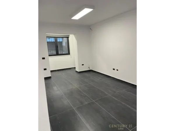 Tirane, jepet me qera zyre Kati 0, 51 m² 600 € (Ish shushica)