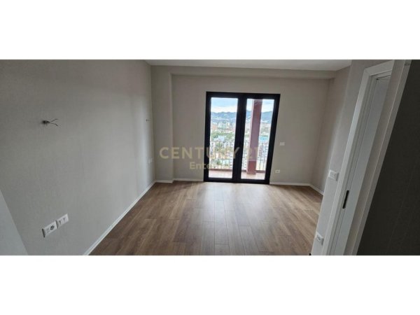Tirane, jepet me qera ambjent biznesi Kati 18, 116 m² 2.000 € (Garden Building)