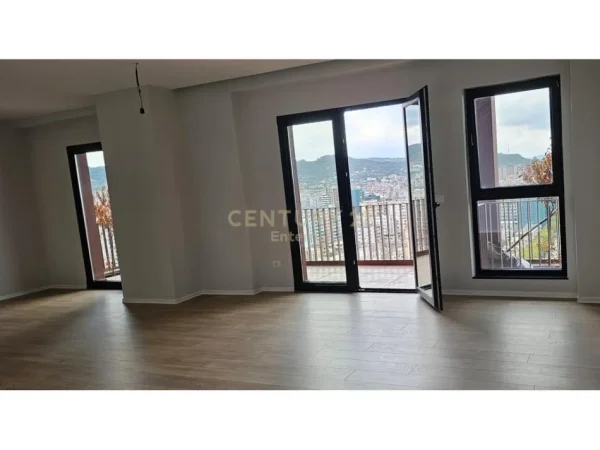 Tirane, jepet me qera ambjent biznesi Kati 18, 116 m² 2.000 € (Garden Building)