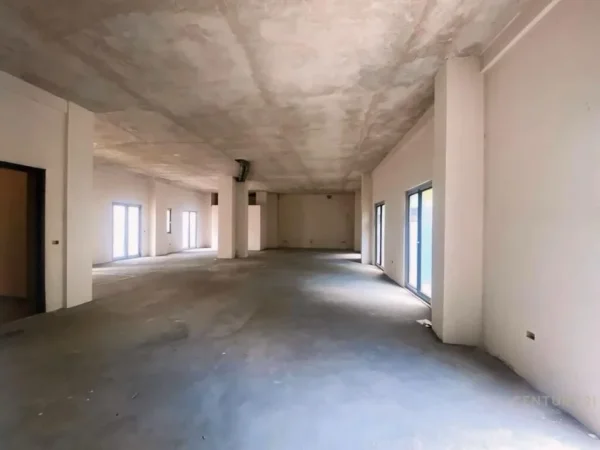 Tirane, jepet me qera ambjent biznesi Kati 1, 166 m² 3.200 € (Rrugica e Sales)