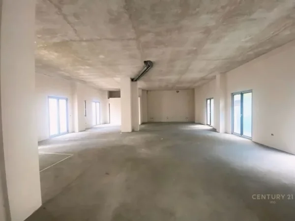 Tirane, jepet me qera ambjent biznesi Kati 1, 166 m² 3.200 € (Rrugica e Sales)
