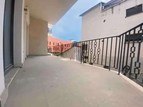 Tirane, jepet me qera ambjent biznesi Kati 1, 166 m² 3.200 € (Rrugica e Sales)