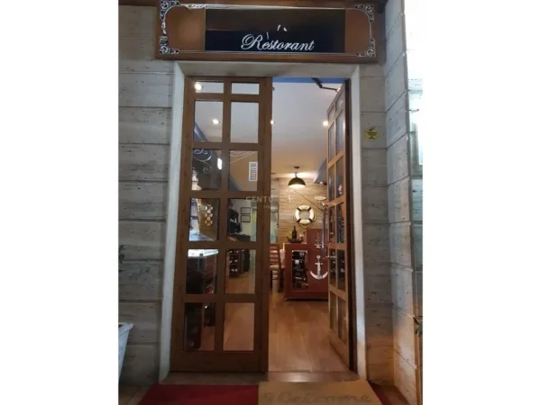 Tirane, shitet bar-resorant Kati 1, 147 m² 365.000 € 