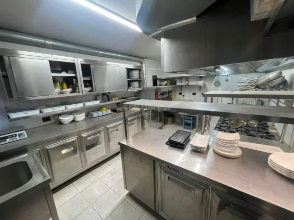 Tirane, shitet bar-resorant Kati 1, 147 m² 365.000 € 