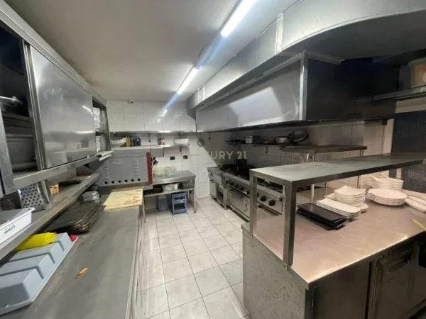 Tirane, shitet bar-resorant Kati 1, 147 m² 365.000 € 