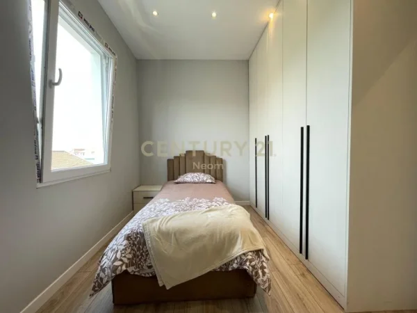 Tirane, jepet me qera apartament 2+1+Aneks+Ballkon Kati 2, 75 m² 600 € (Neom116803)