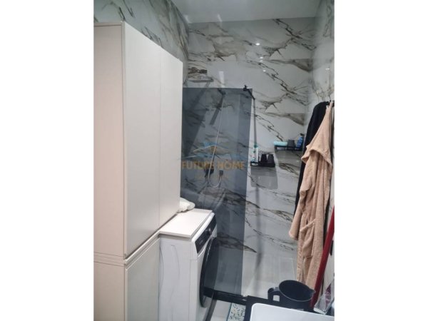 Tirane, jepet me qera apartament 3+1 Kati 7, 135 m² 600 € 