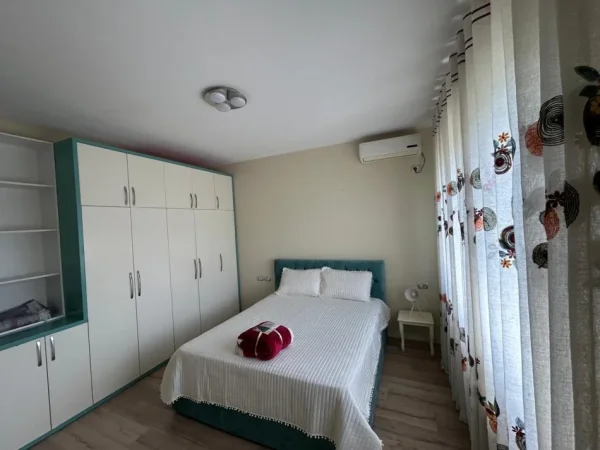 Tirane, jepet me qera apartament 3+1+Ballkon Kati 6, 135 m² 1.200 € (Rruga Kroit)