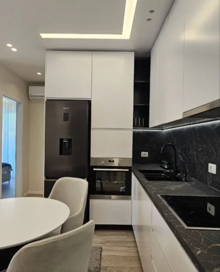 Tirane, jepet me qera apartament 2+1+Ballkon Kati 4, 60 m² 600 € (Liqani i Thate, Tirane)