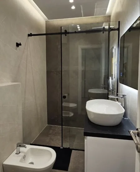 Tirane, jepet me qera apartament 2+1+Ballkon Kati 4, 60 m² 600 € (Liqani i Thate, Tirane)