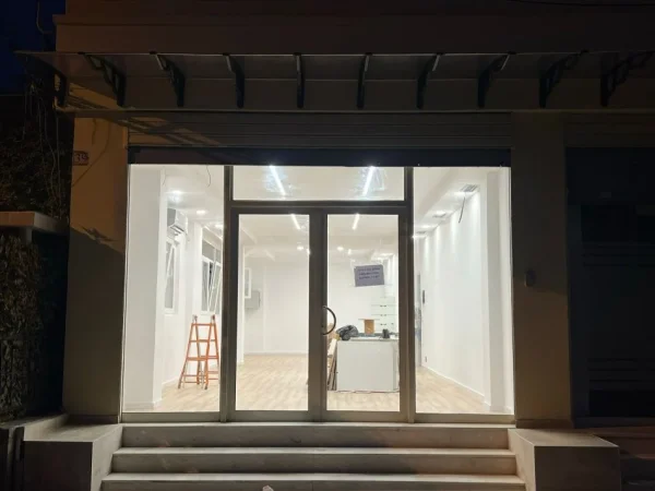 Tirane, jap me qera ambjent biznesi Kati 1, 75 m² 800 € (Rruga Vllazen Huta , ngjitur me Instatin)