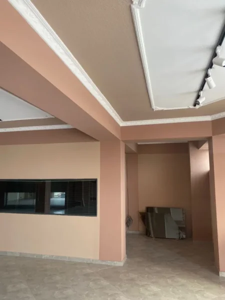 Tirane, jepet me qera ambjent biznesi Kati 0, 420 m² 3.500 € (Ish Dogana , (Buze rruge kryesore))