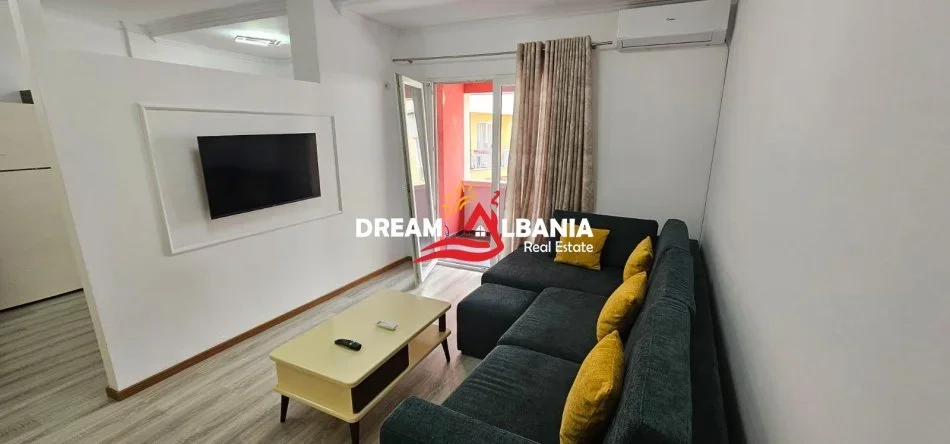 Tirane, jepet me qera apartament 1+1 , 85 m² 550 € 
