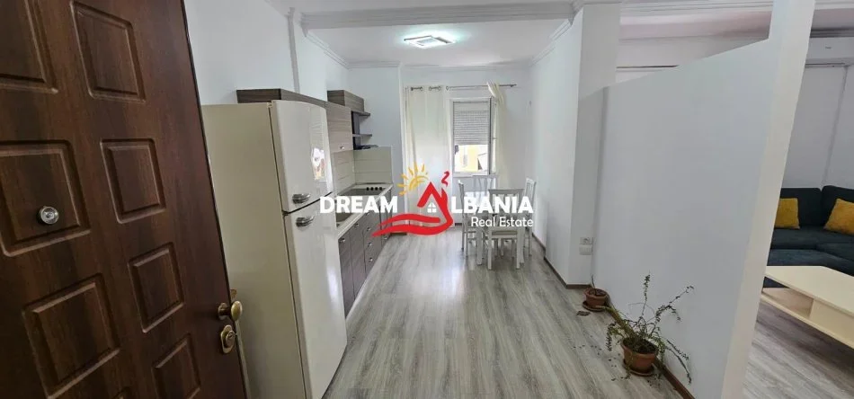 Tirane, jepet me qera apartament 1+1 , 85 m² 550 € 