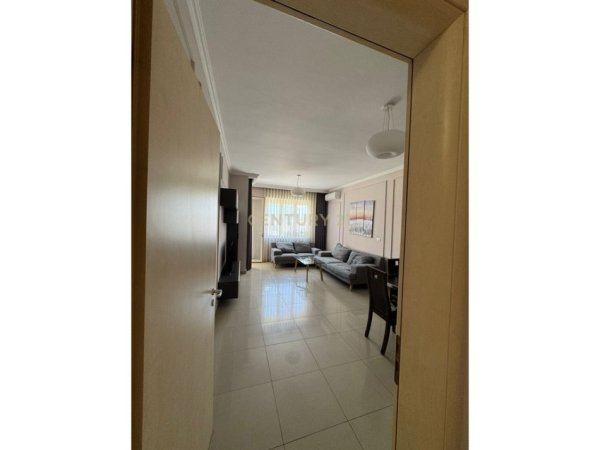 Tirane, jepet me qera apartament 1+1 Kati 5, 69 m² 550 € 