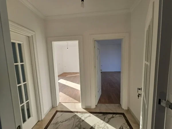 Tirane, jepet me qera apartament 2+1 Kati 11, 300 m² 1.500 € (Yzberisht)