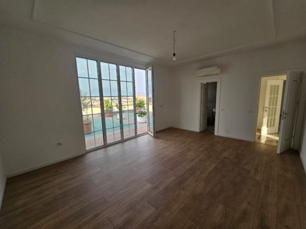 Tirane, jepet me qera apartament 2+1 Kati 11, 300 m² 1.500 € (Yzberisht)