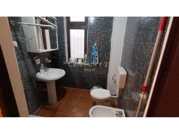 Tirane, jepet me qera apartament 2+1 Kati 1, 70 m² 450 € (Rruga Sami Frasheri)