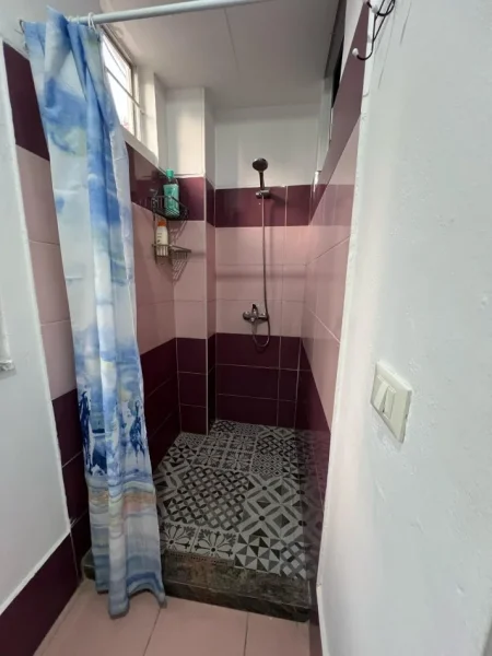 Tirane, jepet me qera garsonier Kati 0, 45 m² 500 € (Pazari i Ri)