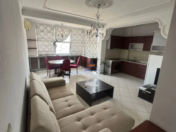 Tirane, jepet me qera apartament 2+1+Ballkon , 120 m² 459 € (astir)