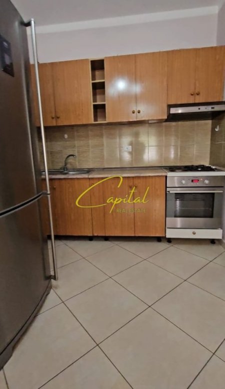 Tirane, jepet me qera apartament 1+1 Kati 4, 65 m² 380 € (YZBERISHT)