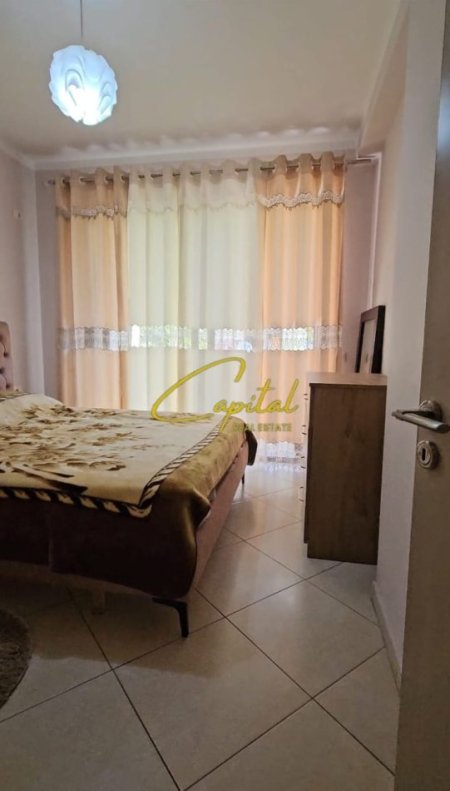Tirane, jepet me qera apartament 1+1 Kati 4, 65 m² 380 € (YZBERISHT)