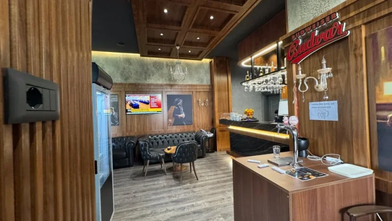 Tirane, shitet lokal Kati 0, 125 m² 400.000 € (prane zjarrfikeses)