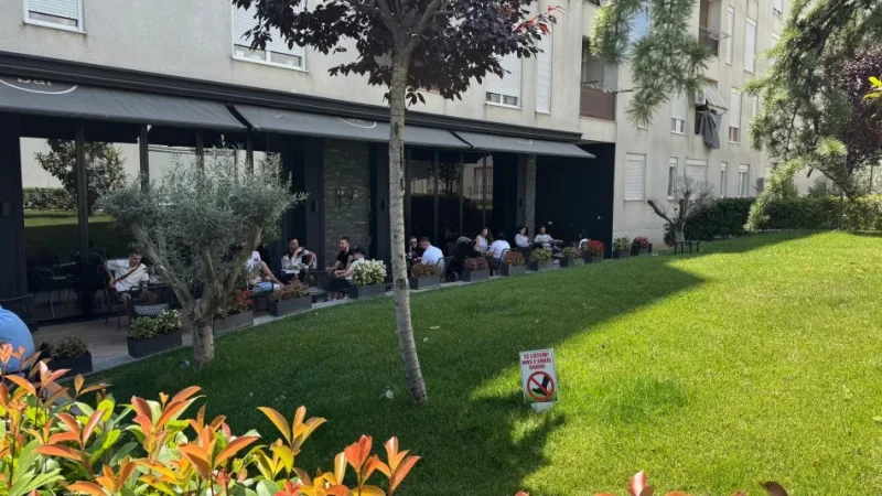 Tirane, shitet lokal Kati 0, 125 m² 400.000 € (prane zjarrfikeses)