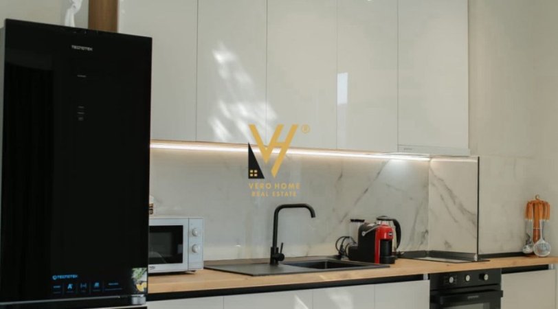 Tirane, jepet me qera apartament 1+1+Ballkon Kati 7, 70 m² 750 € (KOMUNA E PARISIT)