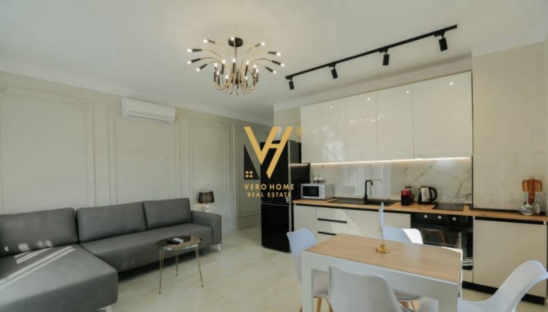 Tirane, jepet me qera apartament 1+1+Ballkon Kati 7, 70 m² 750 € (KOMUNA E PARISIT)