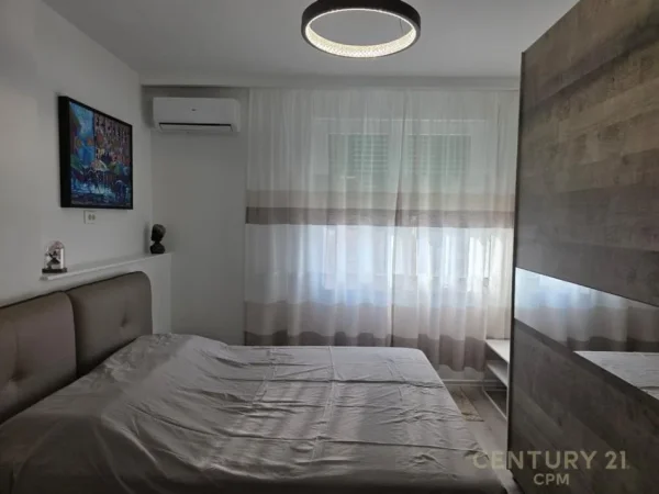 Tirane, jepet me qera apartament 1+1+Ballkon Kati 5, 80 m² 1.500 € 