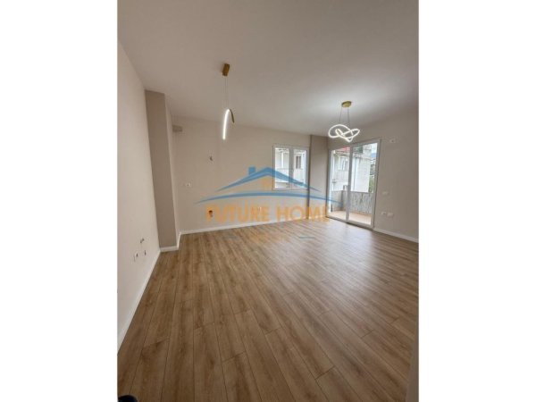 Tirane, shitet apartament 2+1 Kati 3, 100 m² 135.000 € (Fresku)